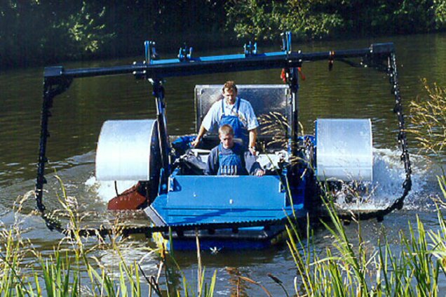 BERKY MÄHMASCHINEN fertigt ein breites Spektrum an unterschiedlichen Spezialmaschinen für den Mäheinsatz im Wasser