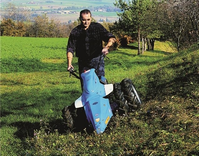 [Translate to English:] Kommunalmähbalken das ideale Schneidgerät für den Profieinsatz in Garten- und Landschaftsbau